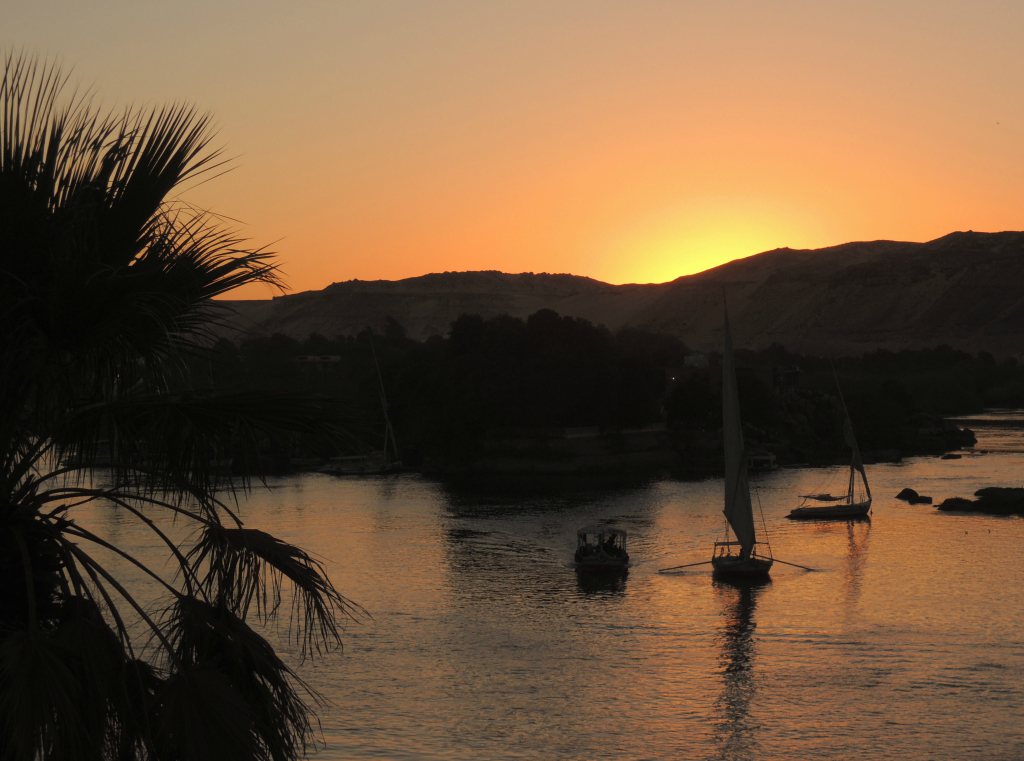 Travel Link Up: My Favourite Things... Travel-Link-Up-My-Favourite-Things-Aswan-Nile-Sunset