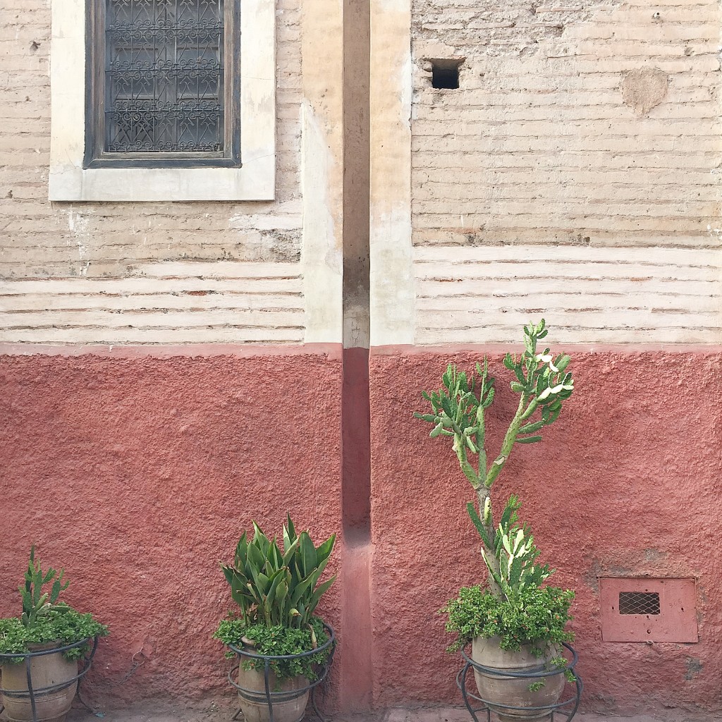 Morocco Travel Tips: Advice on what female travellers should wear and pack when travelling to Morocco. Dressing respectfully means less hassle so you will enjoy your vacation more! Morocco Travel Tips: Advice on what female travellers should wear and pack when travelling to Morocco. Dressing respectfully means less hassle so you will enjoy your vacation more!