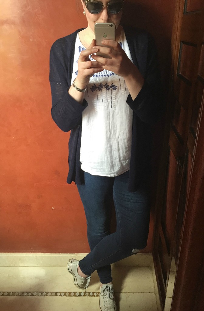 Morocco Travel Tips: Advice on what female travellers should wear and pack when travelling to Morocco. Dressing respectfully means less hassle so you will enjoy your vacation more! Morocco Travel Tips: Advice on what female travellers should wear and pack when travelling to Morocco. Dressing respectfully means less hassle so you will enjoy your vacation more!